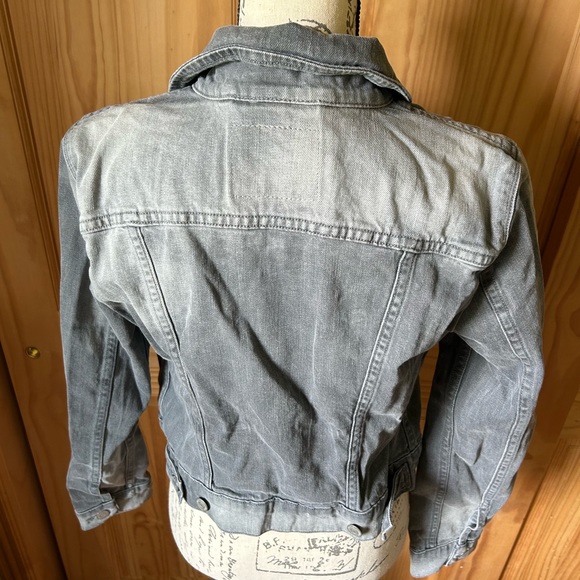 Levi Strauss & Co. Grey Women’s Denim Jacket - Picture 4 of 8